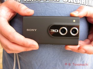 The Sony Bloggie MHS-FS3 in hand