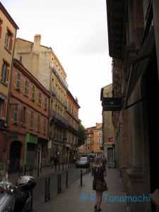 An evening stroll down the streets of Toulouse